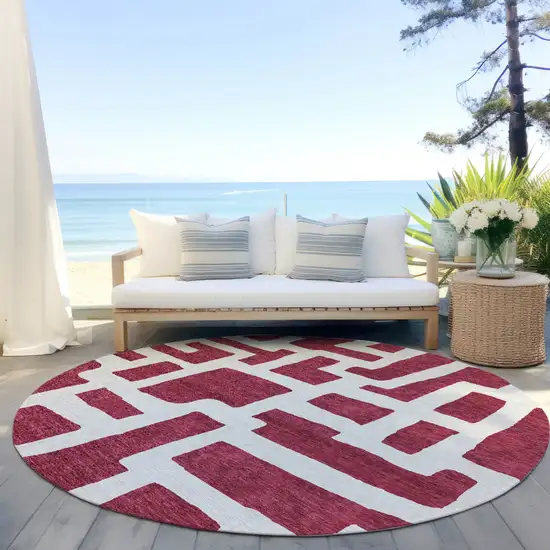 8' Red And Ivory Round Abstract Washable Indoor Outdoor Area Rug Photo 7