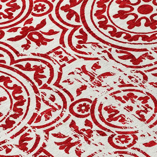 8' Red And Ivory Round Medallion Washable Indoor Outdoor Area Rug Photo 9