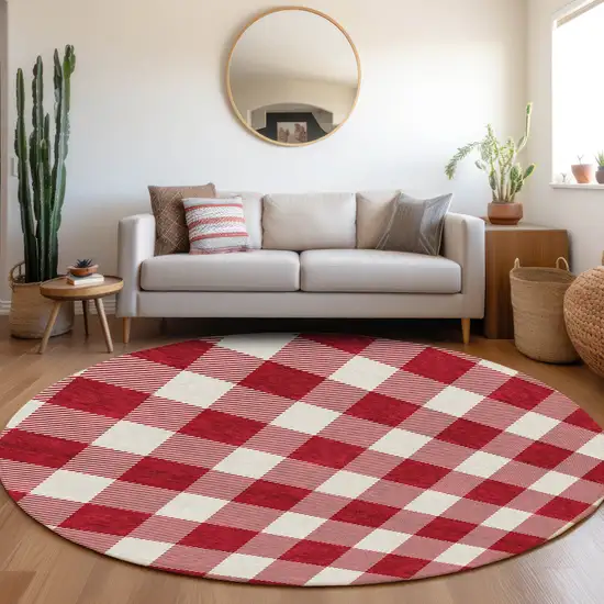 8' Red And Ivory Round Plaid Washable Indoor Outdoor Area Rug Photo 7