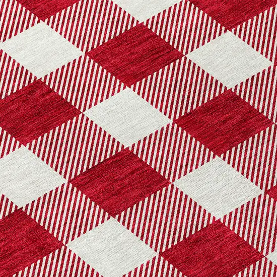 8' Red And Ivory Round Plaid Washable Indoor Outdoor Area Rug Photo 8