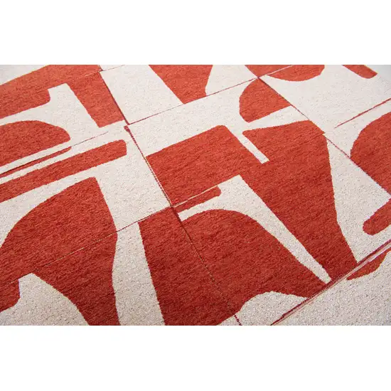 5' Red And White Geometric Washable Round Rug Photo 9