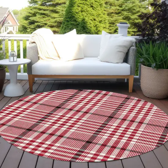 8' Red Black And Ivory Round Plaid Washable Indoor Outdoor Area Rug Photo 6