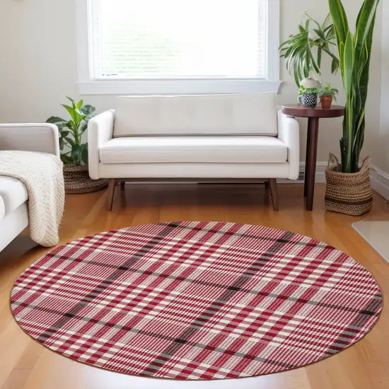8' Red Black And Ivory Round Plaid Washable Indoor Outdoor Area Rug Photo 7