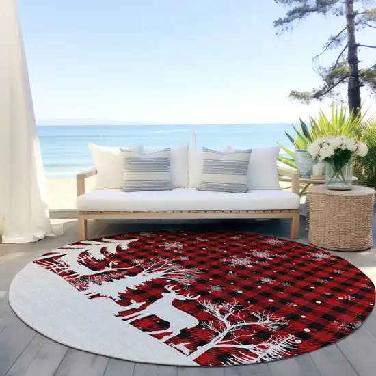 8' Red Black And Ivory Round Plaid Washable Indoor Outdoor Area Rug Photo 4