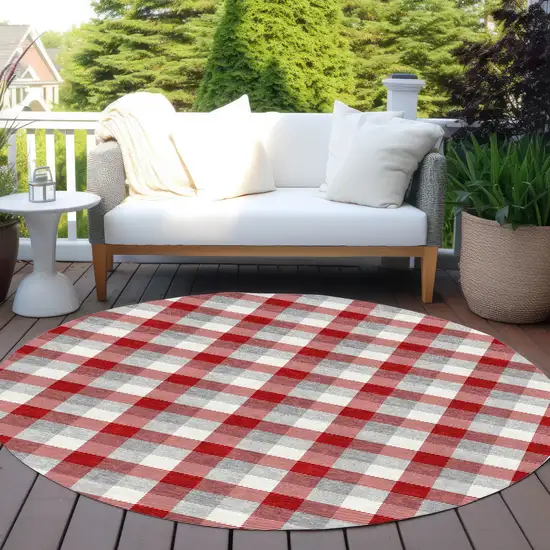 8' Red Gray And Beige Round Plaid Washable Indoor Outdoor Area Rug Photo 7