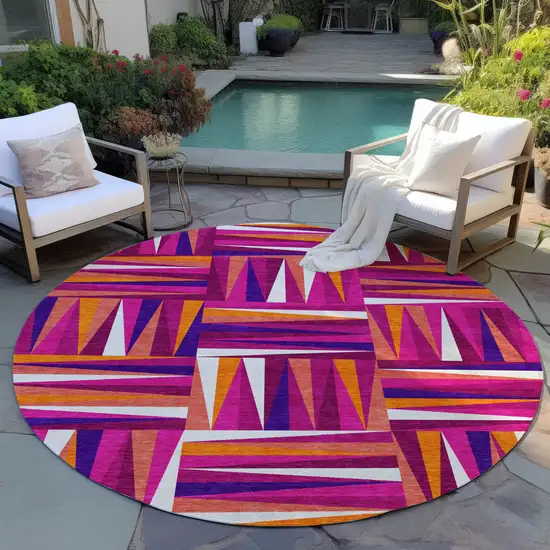 8' Red Purple And Copper Round Geometric Washable Indoor Outdoor Area Rug Photo 7