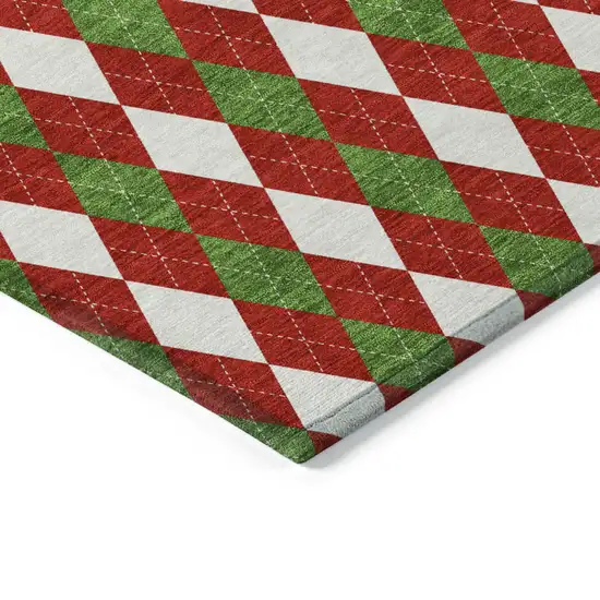 8' Red White And Green Round Argyle Washable Indoor Outdoor Area Rug Photo 7