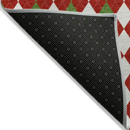 8' Red White And Green Round Argyle Washable Indoor Outdoor Area Rug Photo 9