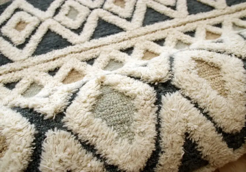 6' Round Blue and Cream Striped Diamonds Area Rug Photo 5