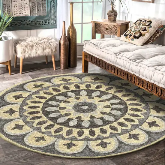 4' Round Gray Floral Bloom Area Rug Photo 9