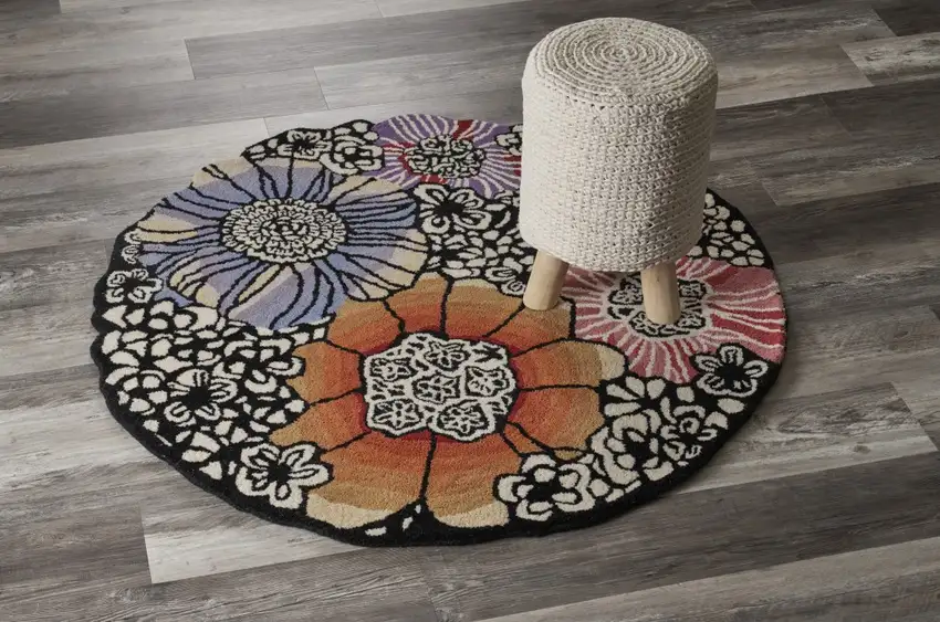4' Round Red and Black Floral Area Rug Photo 8
