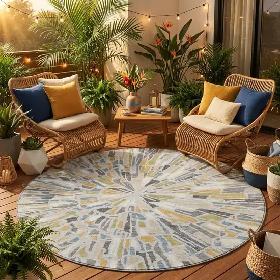 8' Silver And Gray Round Abstract Washable Indoor Outdoor Area Rug Photo 1