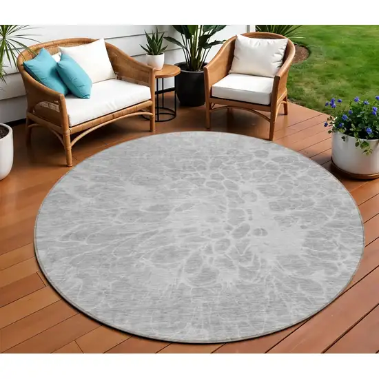 8' Silver And Gray Round Abstract Washable Indoor Outdoor Area Rug Photo 1