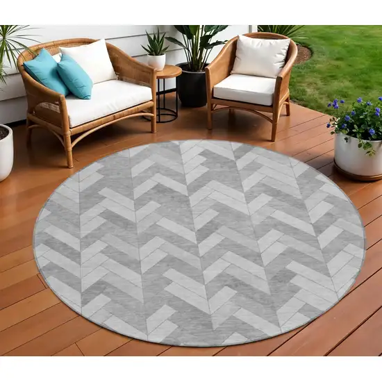 8' Silver And Gray Round Geometric Washable Indoor Outdoor Area Rug Photo 1