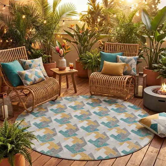 8' Silver And Gray Round Geometric Washable Indoor Outdoor Area Rug Photo 1