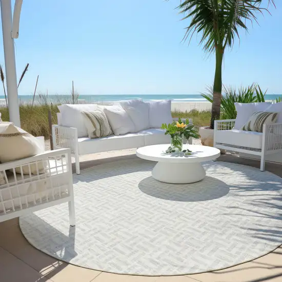8' Silver And Gray Round Geometric Washable Indoor Outdoor Area Rug Photo 6