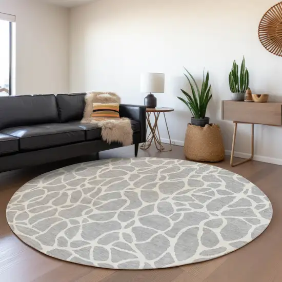 8' Silver And Ivory Round Geometric Washable Indoor Outdoor Area Rug Photo 7
