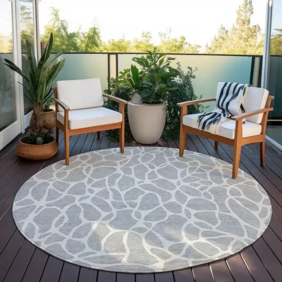8' Silver And Ivory Round Geometric Washable Indoor Outdoor Area Rug Photo 6