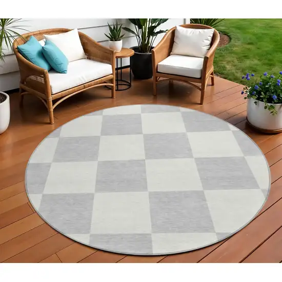 8' Silver And Ivory Round Geometric Washable Indoor Outdoor Area Rug Photo 1