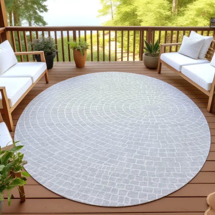 8' Silver And Ivory Round Geometric Washable Indoor Outdoor Area Rug Photo 4