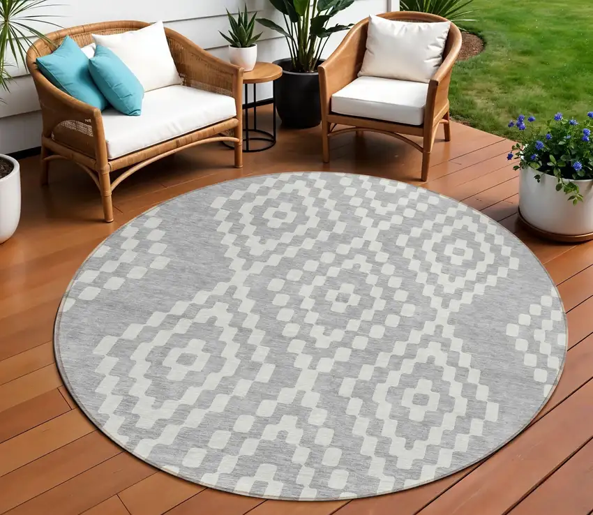 8' Silver And Ivory Round Geometric Washable Indoor Outdoor Area Rug Photo 1