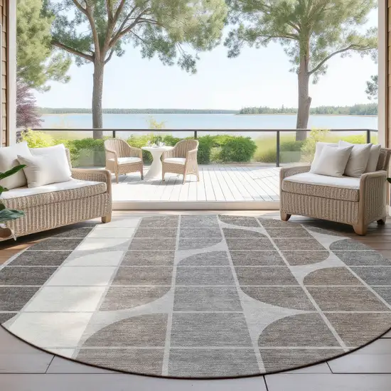 8' Silver Brown And Gray Round Geometric Washable Indoor Outdoor Area Rug Photo 4