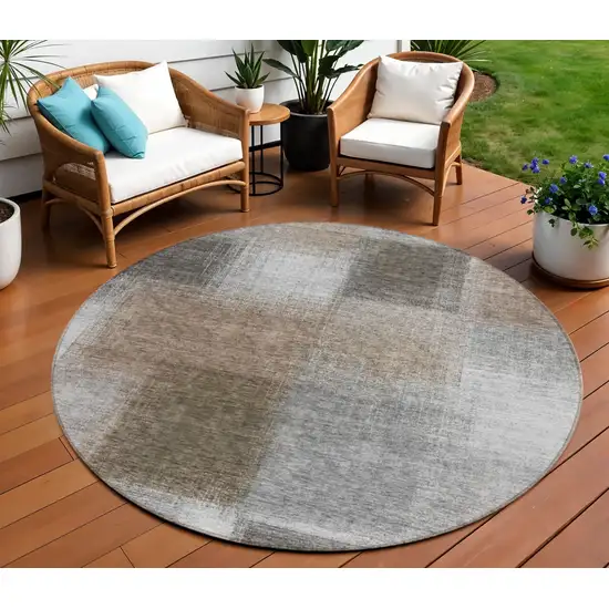8' Silver Gray And Beige Round Abstract Washable Indoor Outdoor Area Rug Photo 1