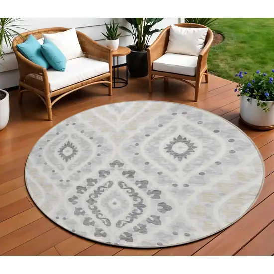 8' Silver Gray And Ivory Round Floral Washable Indoor Outdoor Area Rug Photo 1