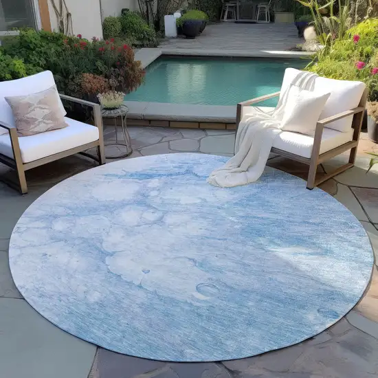 8' Sky Blue Denim Blue And Silver Round Abstract Washable Indoor Outdoor Area Rug Photo 6