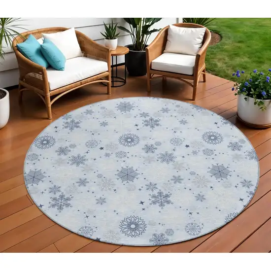 8' Sky Blue Navy Blue And Ivory Round Snowflake Washable Indoor Outdoor Area Rug Photo 1