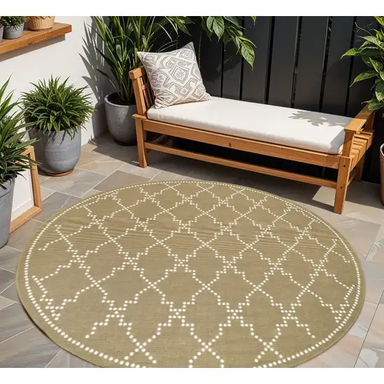 Tan Round Geometric Stain Resistant Indoor Outdoor Area Rug Photo 1