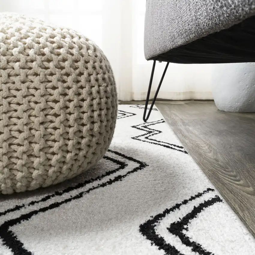 8' Trellis Runner Rug Photo 9