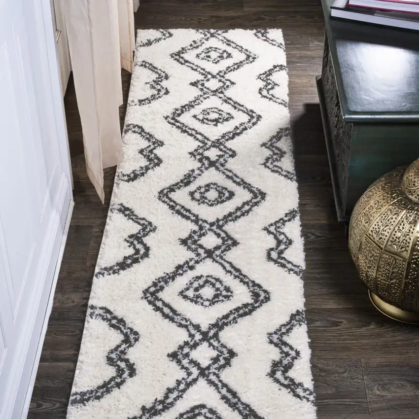 8' Trellis Runner Rug Photo 5