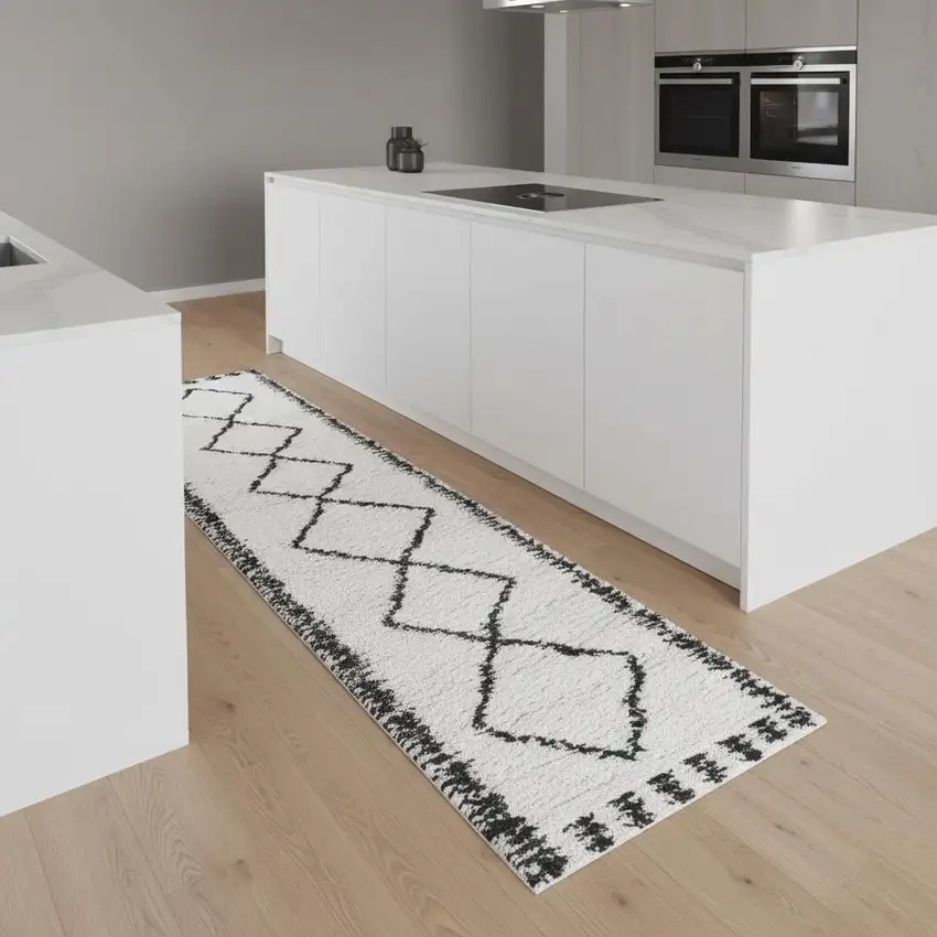 8' Trellis Runner Rug Photo 1