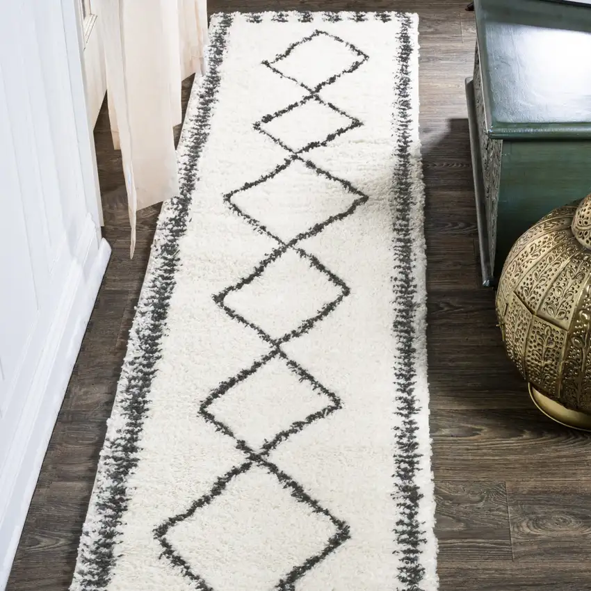 8' Trellis Runner Rug Photo 4