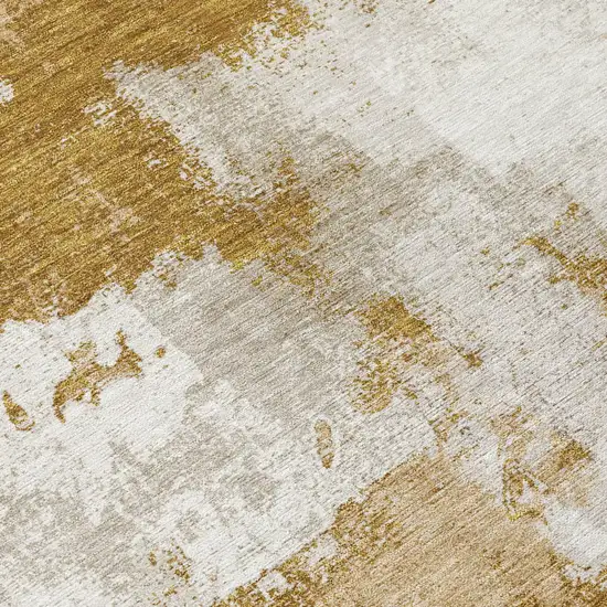 8' Walnut And Gold Round Abstract Washable Indoor Outdoor Area Rug Photo 5