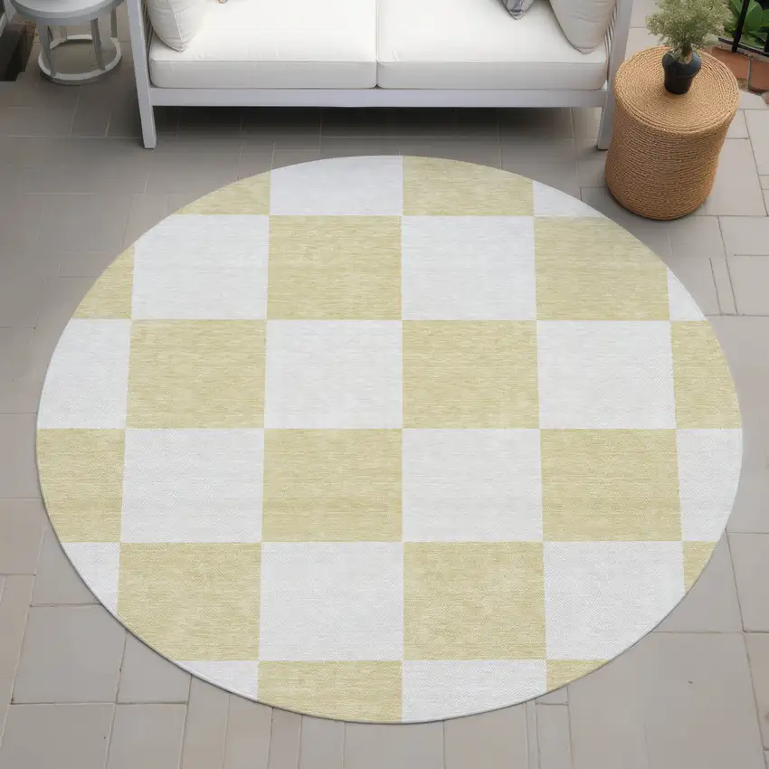 8' Wheat And Beige Round Geometric Washable Indoor Outdoor Area Rug Photo 7