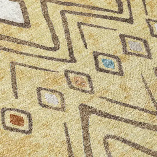 8' Wheat And Brown Round Geometric Washable Indoor Outdoor Area Rug Photo 6