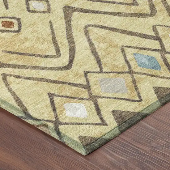 8' Wheat And Brown Round Geometric Washable Indoor Outdoor Area Rug Photo 5