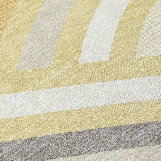 8' Wheat And Gold Round Abstract Washable Indoor Outdoor Area Rug Photo 7