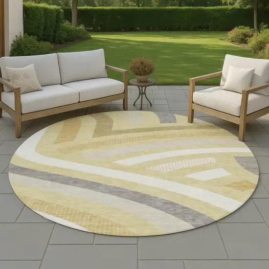 8' Wheat And Gold Round Abstract Washable Indoor Outdoor Area Rug Photo 4