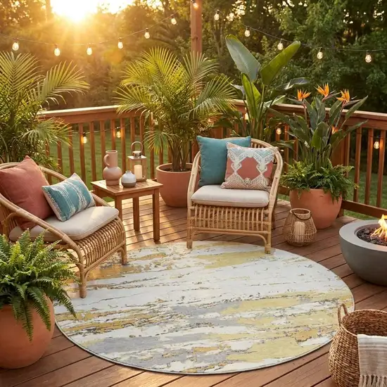 8' Wheat And Gold Round Abstract Washable Indoor Outdoor Area Rug Photo 1