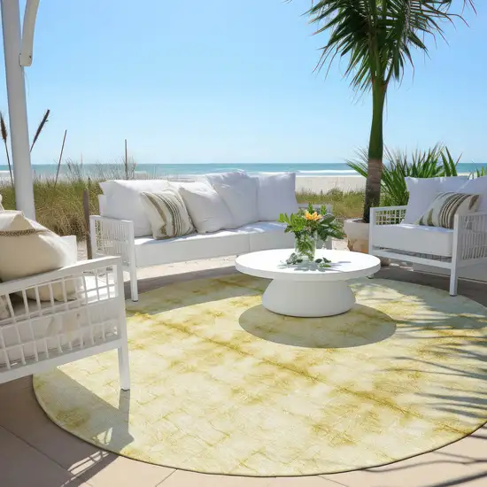 8' Wheat And Gold Round Geometric Washable Indoor Outdoor Area Rug Photo 6