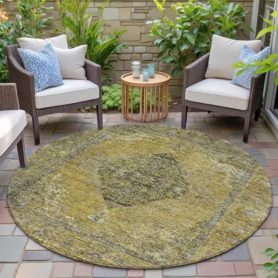8' Wheat And Gray Round Medallion Washable Indoor Outdoor Area Rug Photo 6