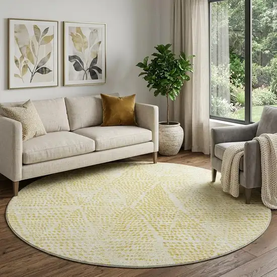 8' Wheat And Ivory Diamond Washable Round Rug With UV Protection Photo 1