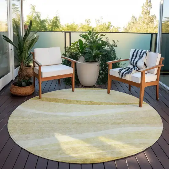 8' Wheat And Ivory Round Abstract Washable Indoor Outdoor Area Rug Photo 7