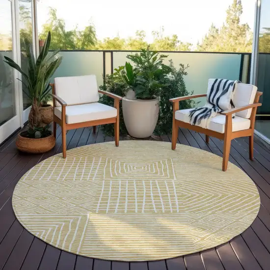 8' Wheat And Ivory Round Geometric Washable Indoor Outdoor Area Rug Photo 8