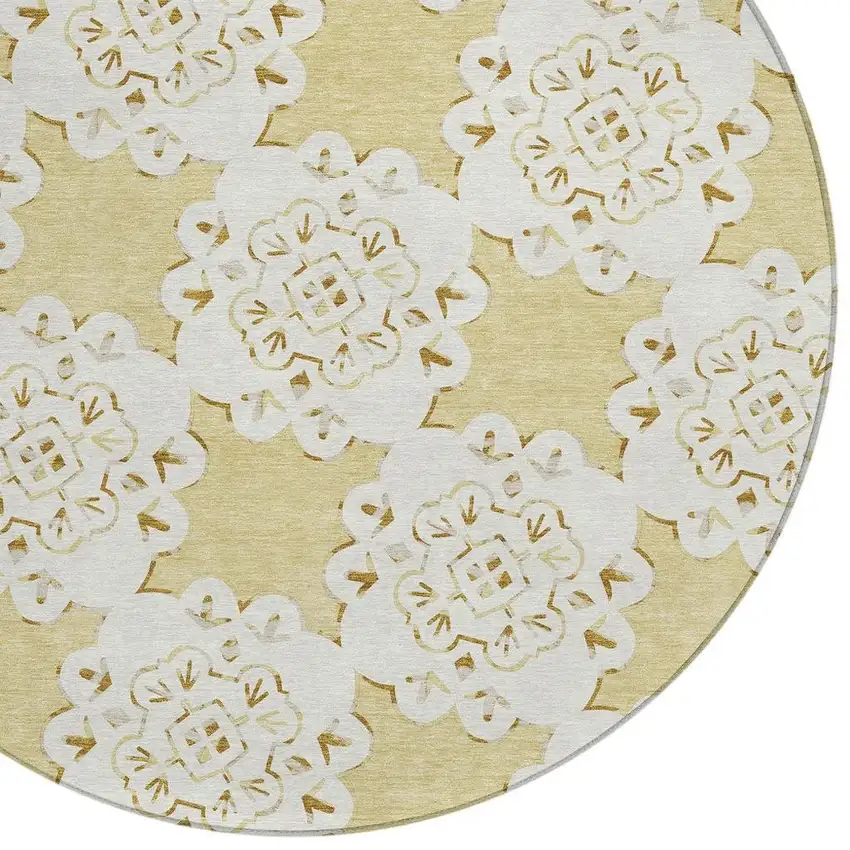8' Wheat And Ivory Round Quatrefoil Washable Indoor Outdoor Area Rug Photo 7