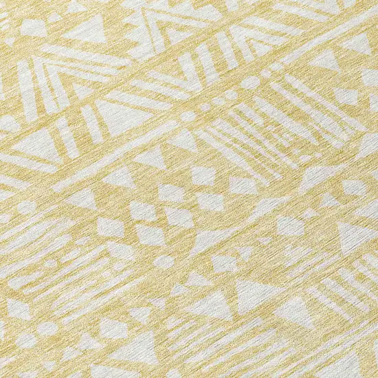 8' Wheat And Ivory Round Southwestern Washable Indoor Outdoor Area Rug Photo 8