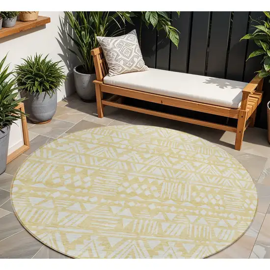 8' Wheat And Ivory Round Southwestern Washable Indoor Outdoor Area Rug Photo 1